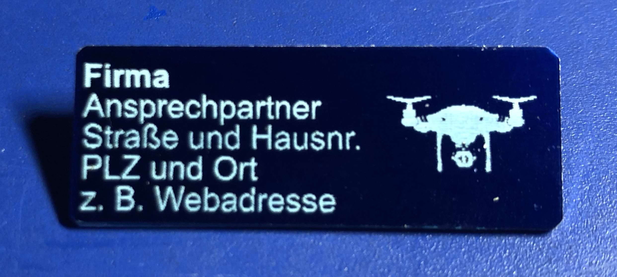 Logo-Plakette zur Kennzeichnung von Drohnen
